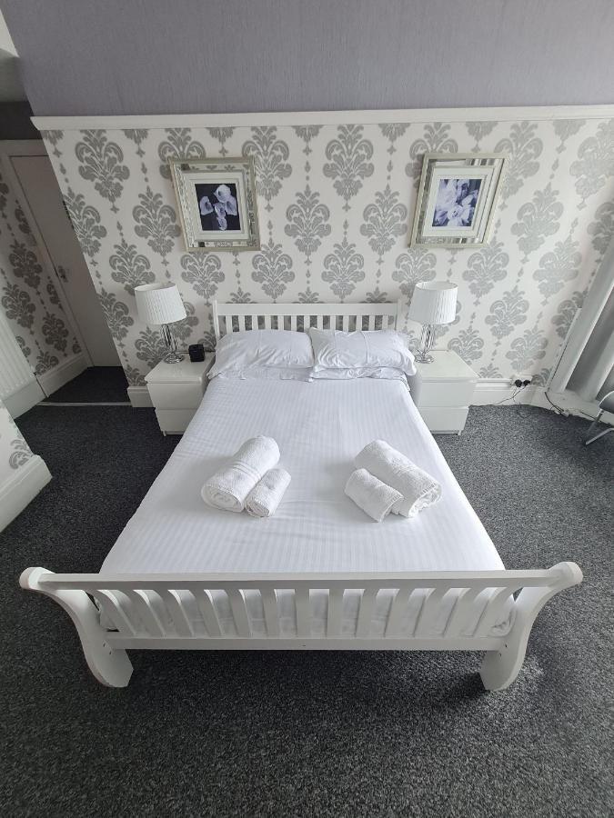 Queens Plaza 3* Blackpool
