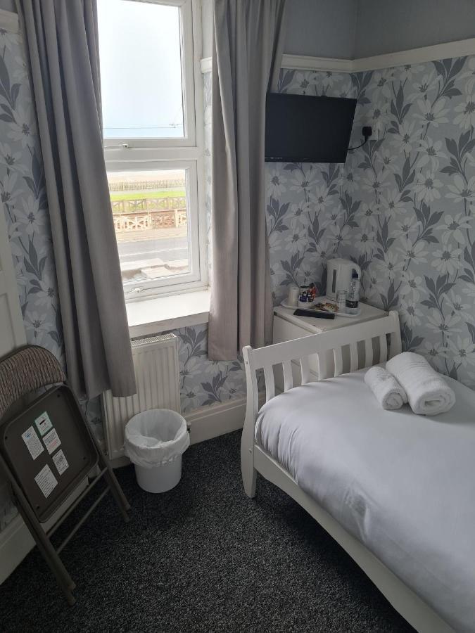 Queens Plaza Bed & Breakfast Blackpool