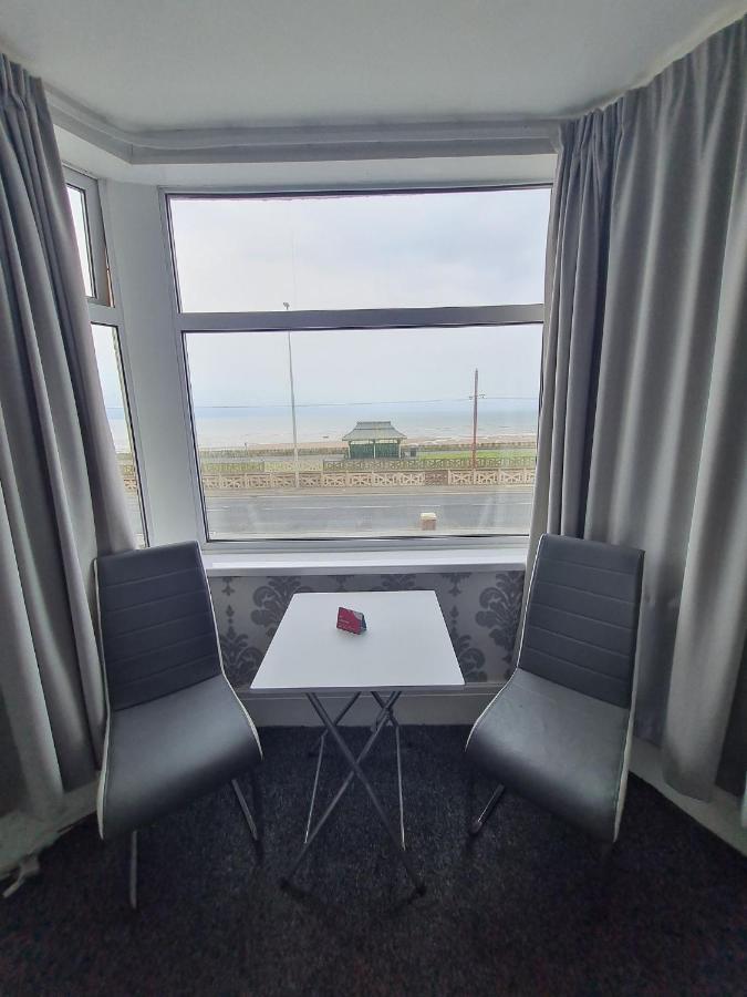 Queens Plaza 3* Blackpool