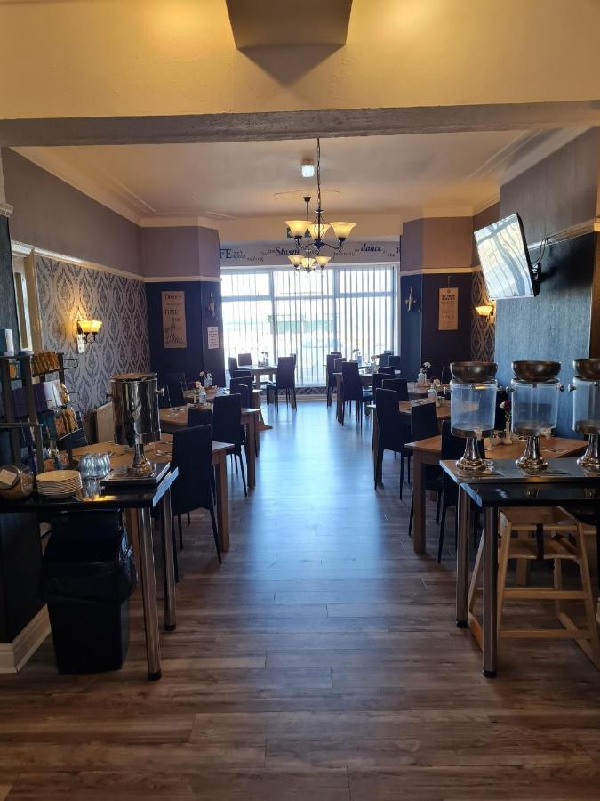 Queens Plaza Bed & Breakfast Blackpool