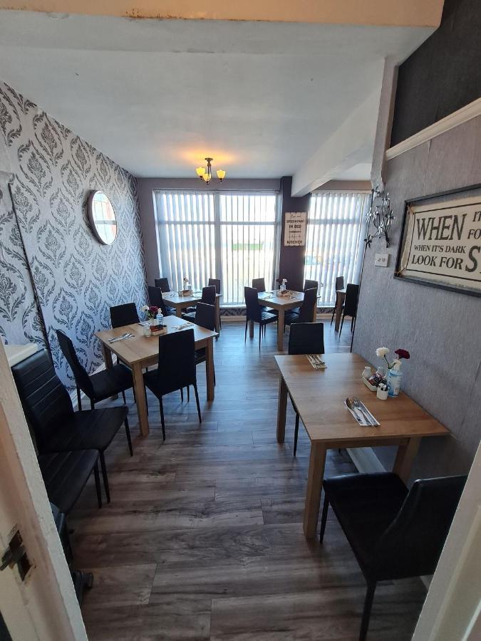 Queens Plaza Bed & Breakfast Blackpool