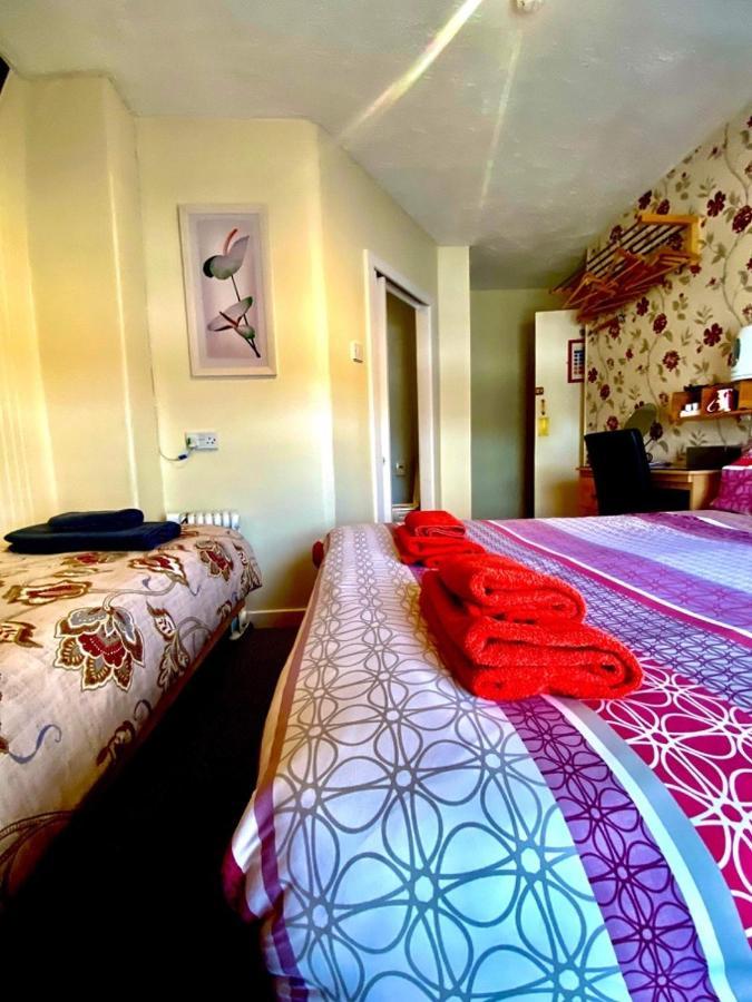 Walkden House Guest house *