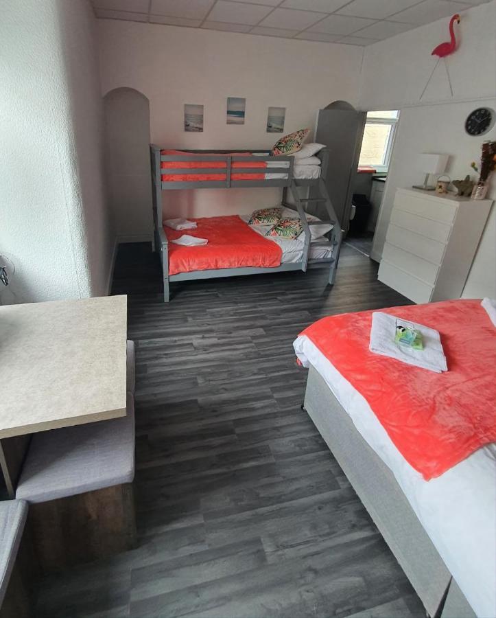 Green Paradise Apartments * Blackpool