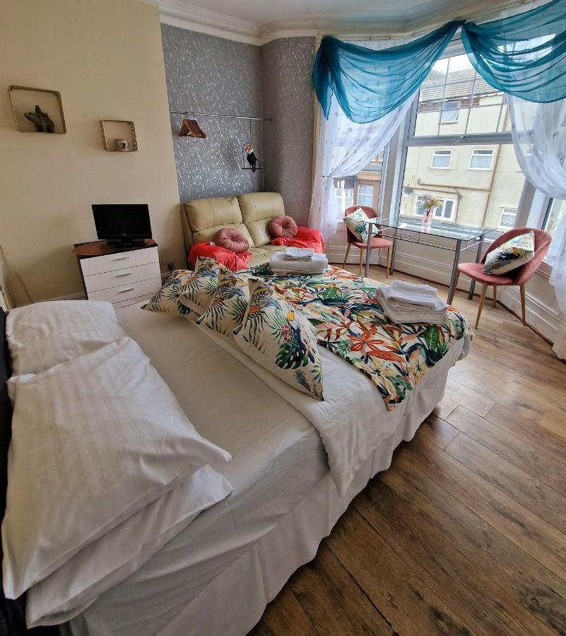 Green Paradise Apartments * Blackpool