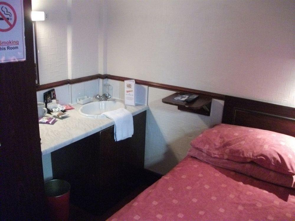 Trentham Guest house 3*