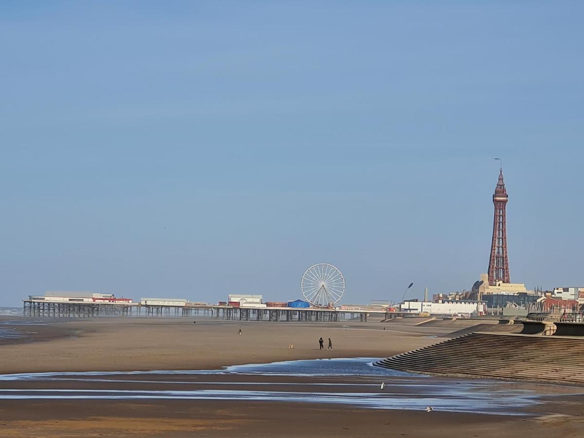 Beverley Dean - Children Over 5 Years Welcome - Continental Breakfast Blackpool
