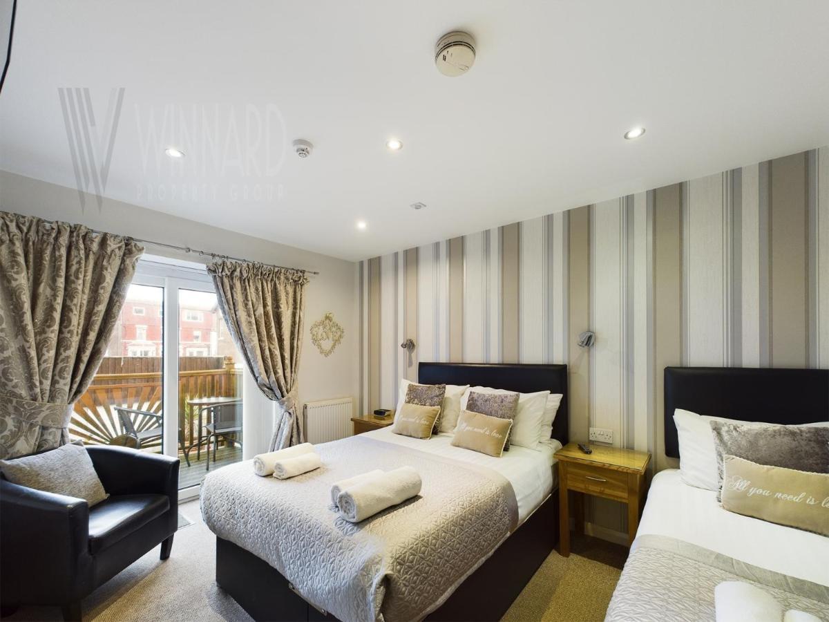 Sandbanks Apartment *