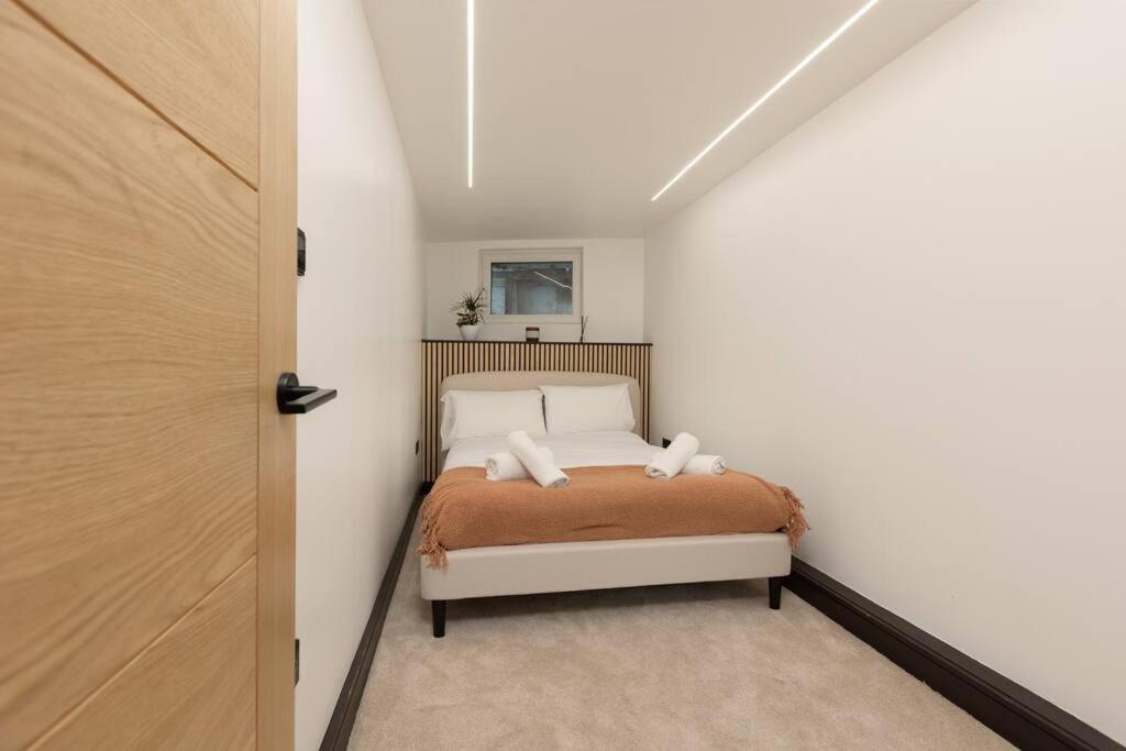 Stylish & Comfy Promenade Gem ~ Steps To The *