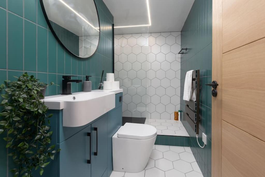 Stylish & Comfy Promenade Gem ~ Steps To The Apartment Blackpool