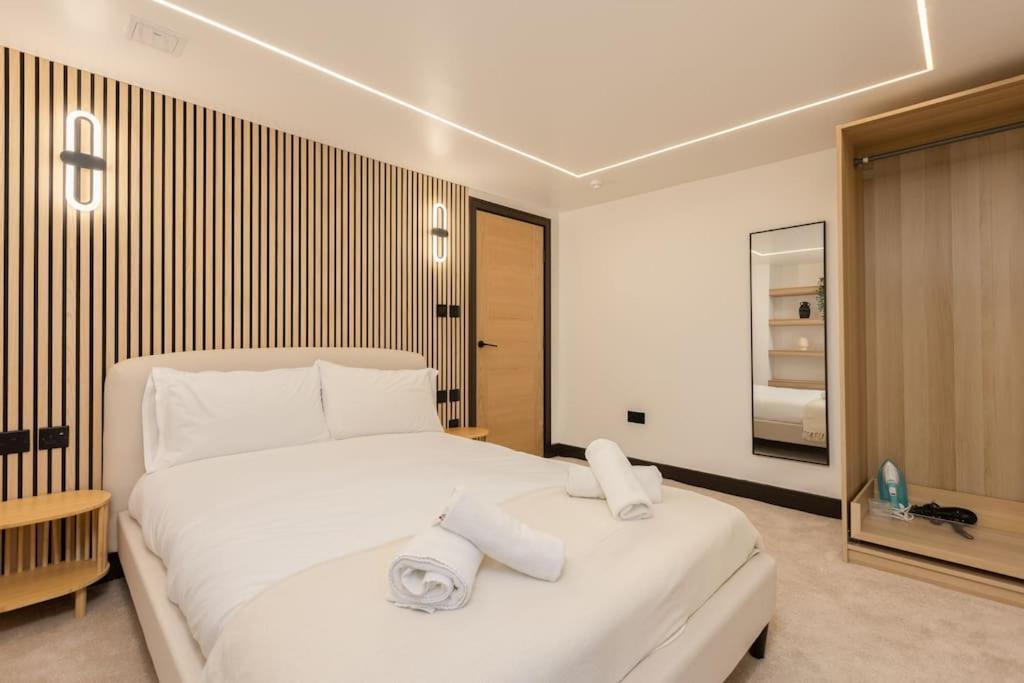 Stylish & Comfy Promenade Gem ~ Steps To The Apartment