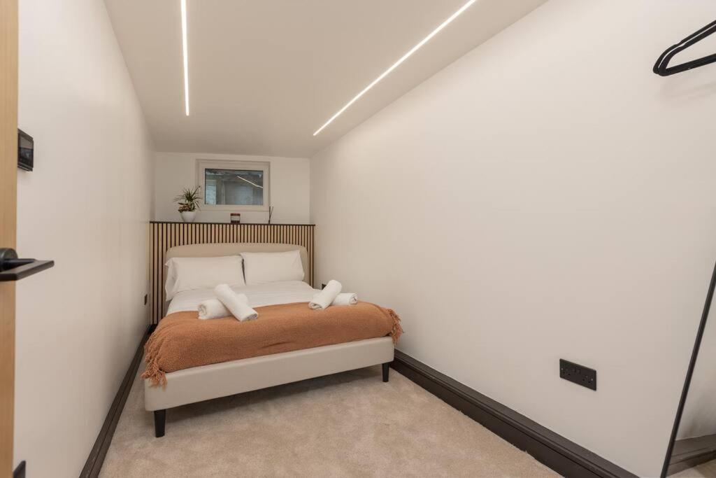 Stylish & Comfy Promenade Gem ~ Steps To The