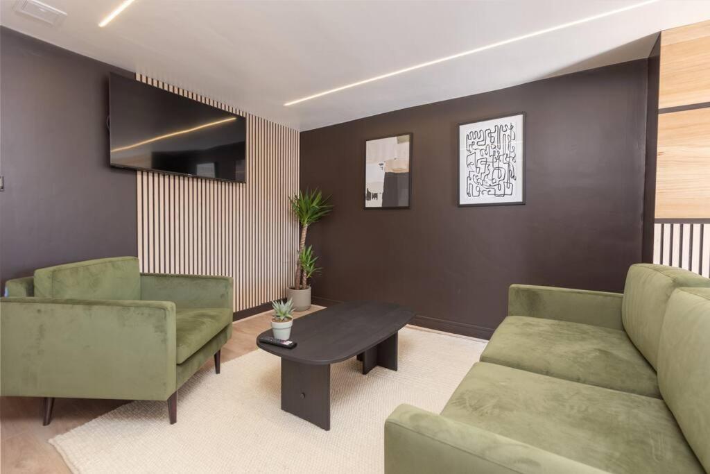 Stylish & Comfy Promenade Gem ~ Steps To The Apartment *