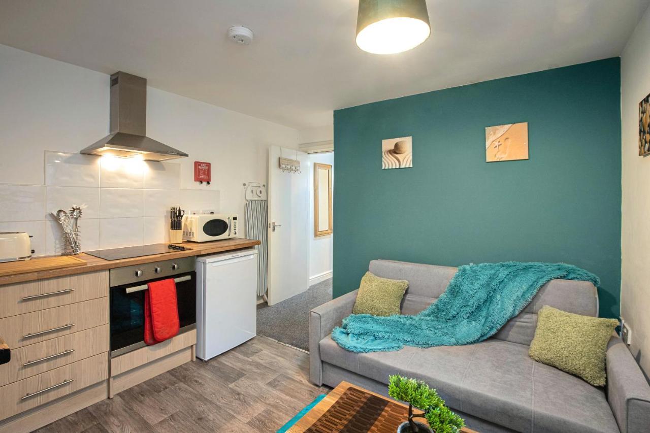 Bank Street 4 *