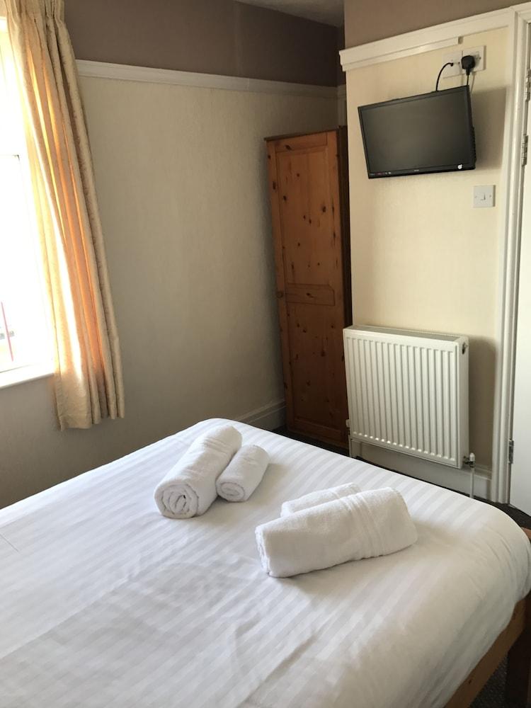 Queens Plaza 3*