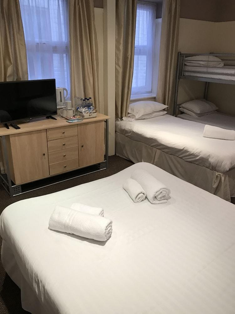 Queens Plaza 3* Blackpool