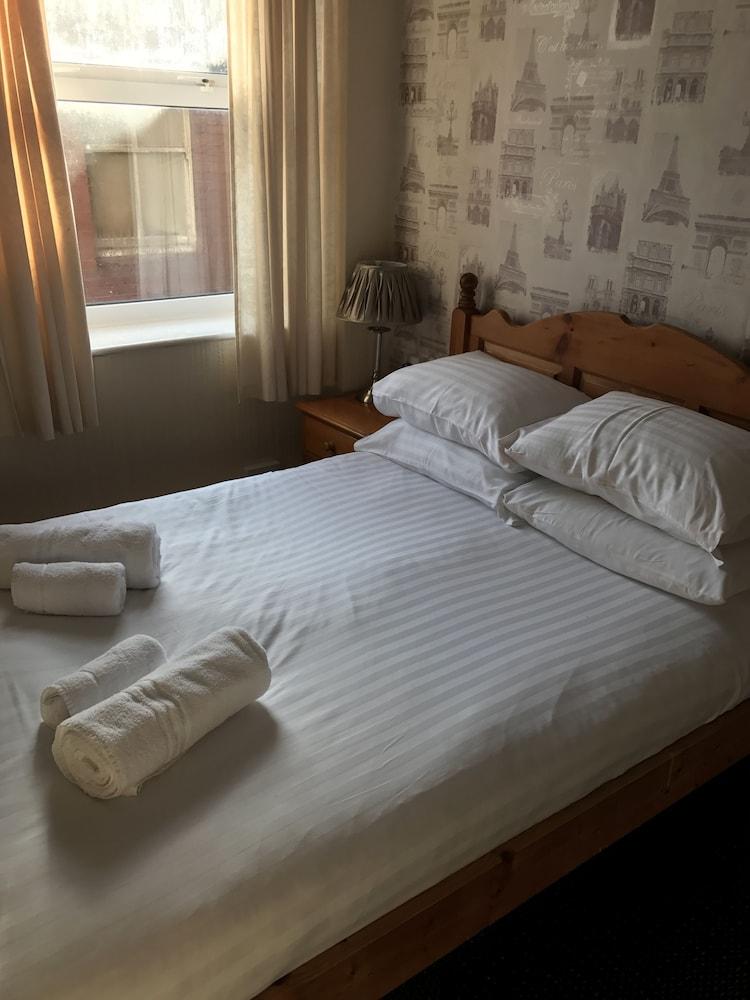 Queens Plaza 3*