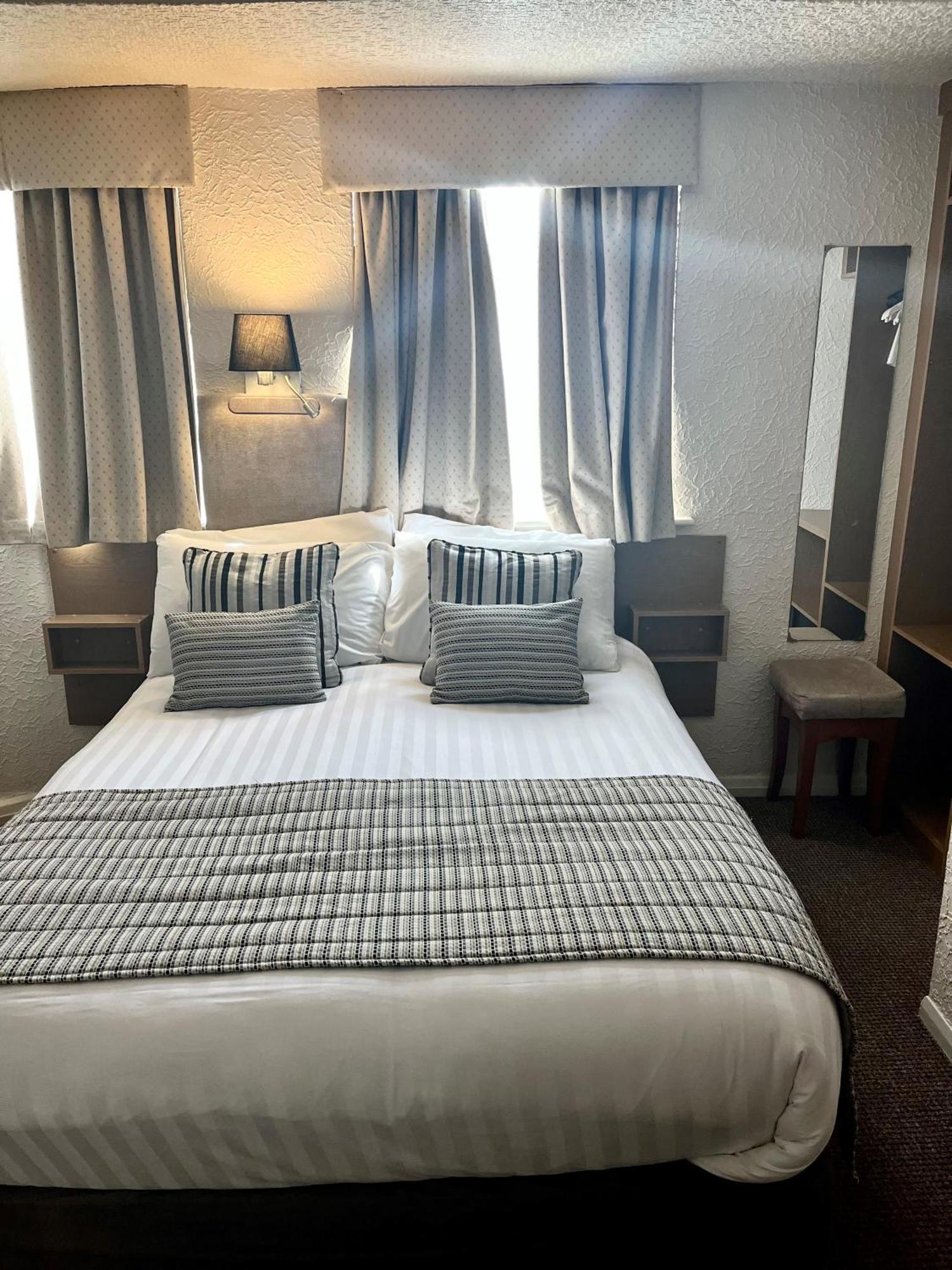 Clifton Court 2* Blackpool