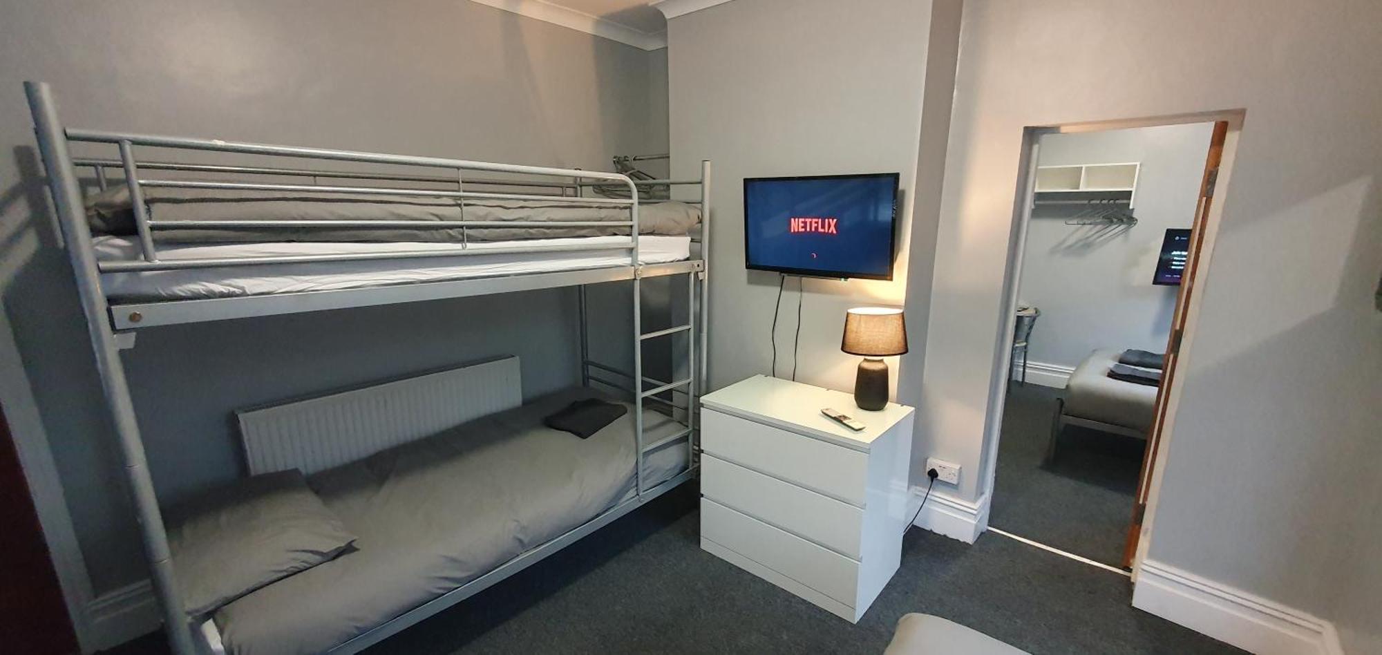 Guest house North Close To Station With Free Parking *