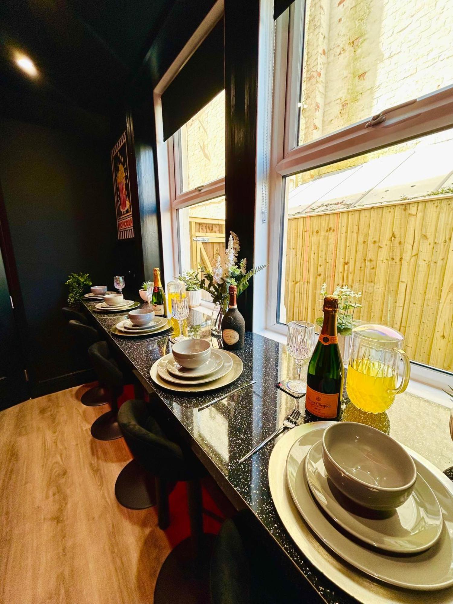 New - The Fun House - Private Nightclub Holiday home *