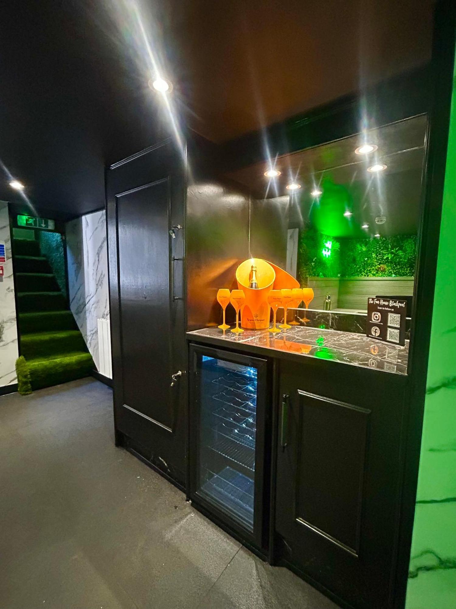 New - The Fun House - Private Nightclub Holiday home *