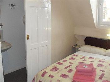 Beverley Dean - Children Over 5 Years Welcome - Continental Breakfast Blackpool