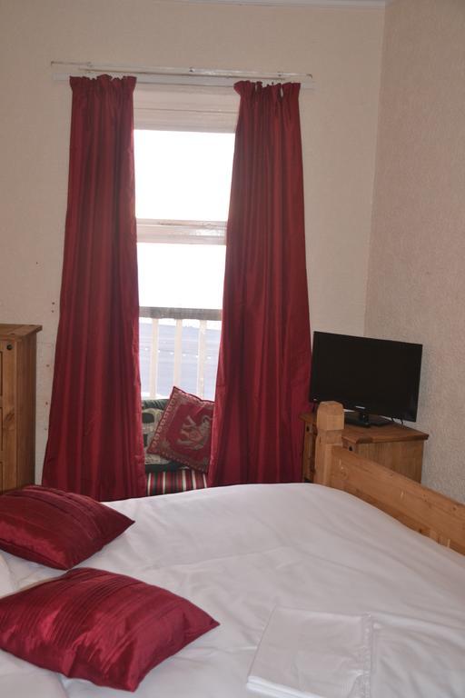 Camelot Seafront Bed & Breakfast *