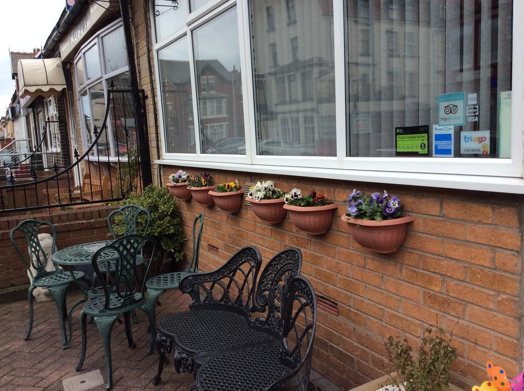 Guest house Brene Blackpool