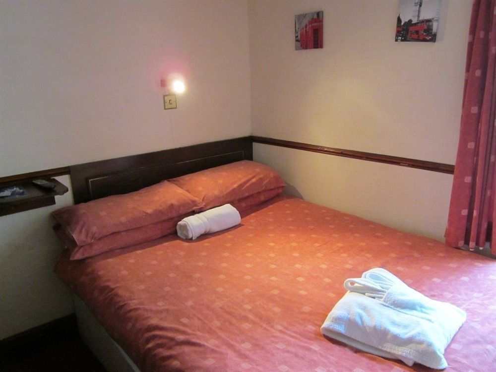 Trentham Guest house 3*