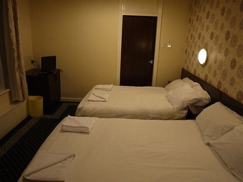 Rose And Hotel