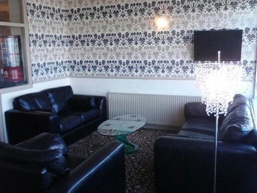 Oakwell 3*