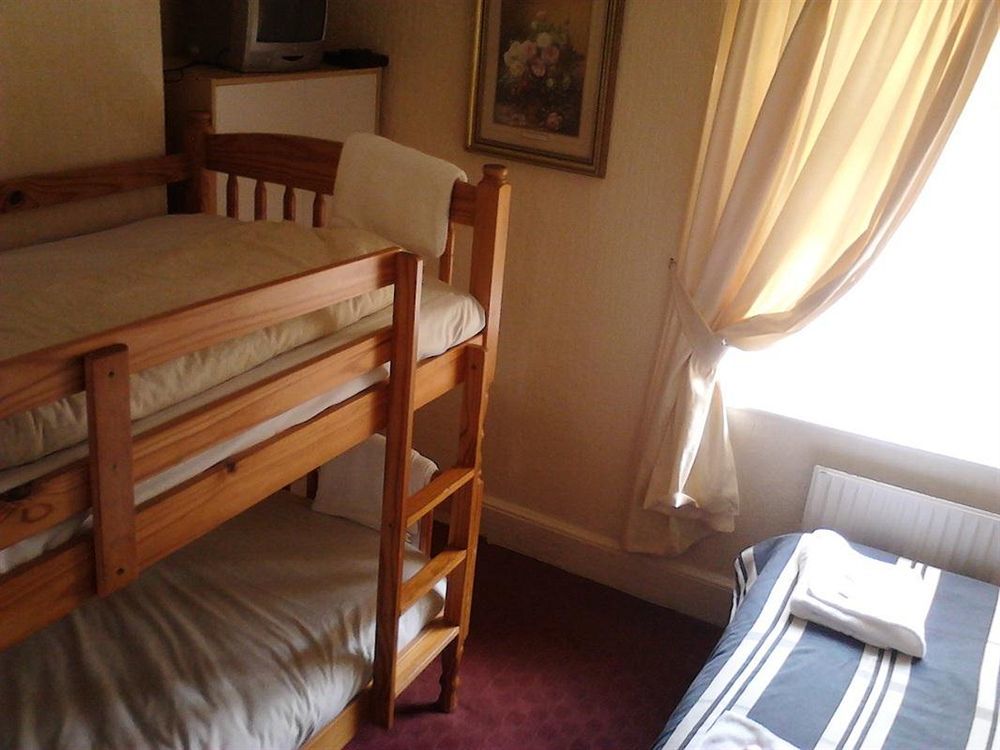 Oakwell 3* Blackpool