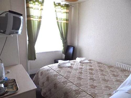 Oakwell 3*