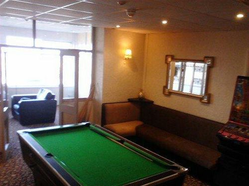 Oakwell 3* Blackpool