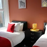2 Bedroom Apartment At Blackpool , Top Notch Serviced Accommodation , Free Wifi