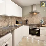 2 Bedroom Apartment At Blackpool , Top Notch Serviced Accommodation , Free Wifi