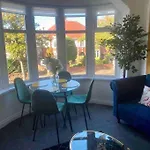 Hidden Gem W/ Parking Short Walk To Pleasure Beach