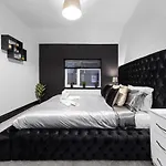 Luxury By The Sea, Beautiful 3 Bedroom House With Fast Wifi, King Bed, Lovely Garden! Blackpool\'S Finest Getaway Experience For Up To 8 Guests!