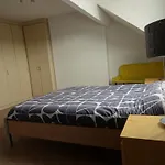 Earthling 1, Apartment