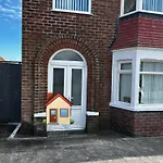 3 Bed House In Blackpool With Cinema & Hot Tub