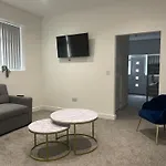 Ground Floor - Balmoral Stays - Apartment 2 - Sleeps 6 Free Wifi