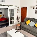 Victoria House - Self Catering Quiet Guesthouse - Adult Singles And Couples Only