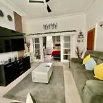 Victoria House - Self Catering Quiet Guesthouse - Adult Singles And Couples Only