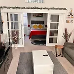 Victoria House - Self Catering Quiet Guesthouse - Adult Singles And Couples Only