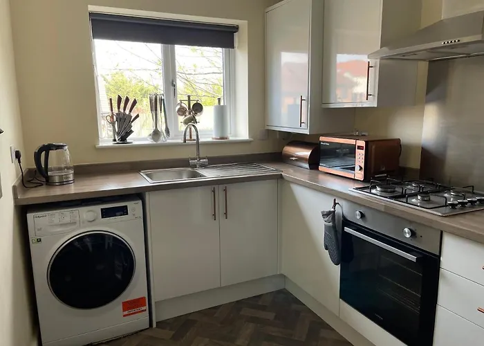 Cheerful 3 Bedroom Town House With Hot Tub