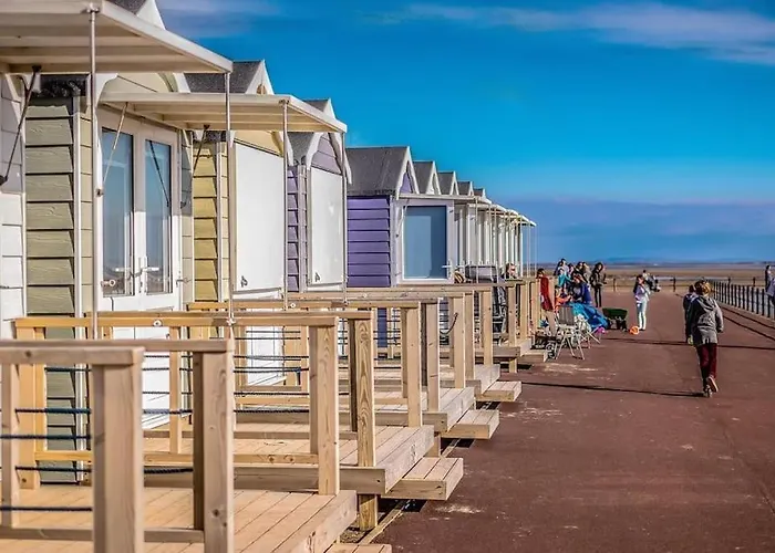 Hidden Gem W/ Parking Short Walk To Pleasure Beach
