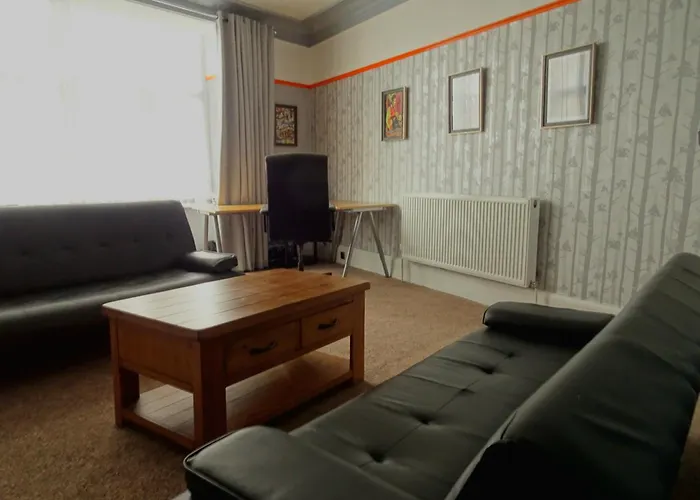 Earthling 1, Apartment