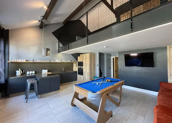 The Luxury Penthouse By Sasco Apartments