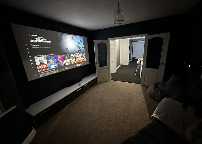 3 Bed House In Blackpool With Cinema & Hot Tub