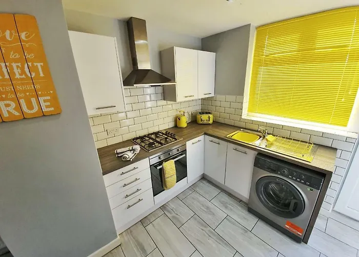 Sunflower Suite Under Sasco Apartments