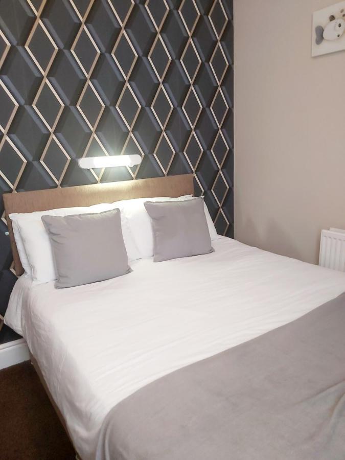 Rayners 3* Blackpool